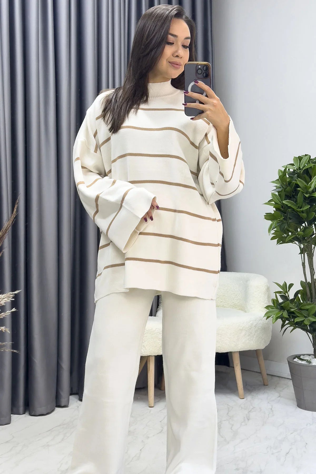 Women's Striped White Knitwear Pants Sweater Two-Piece Set