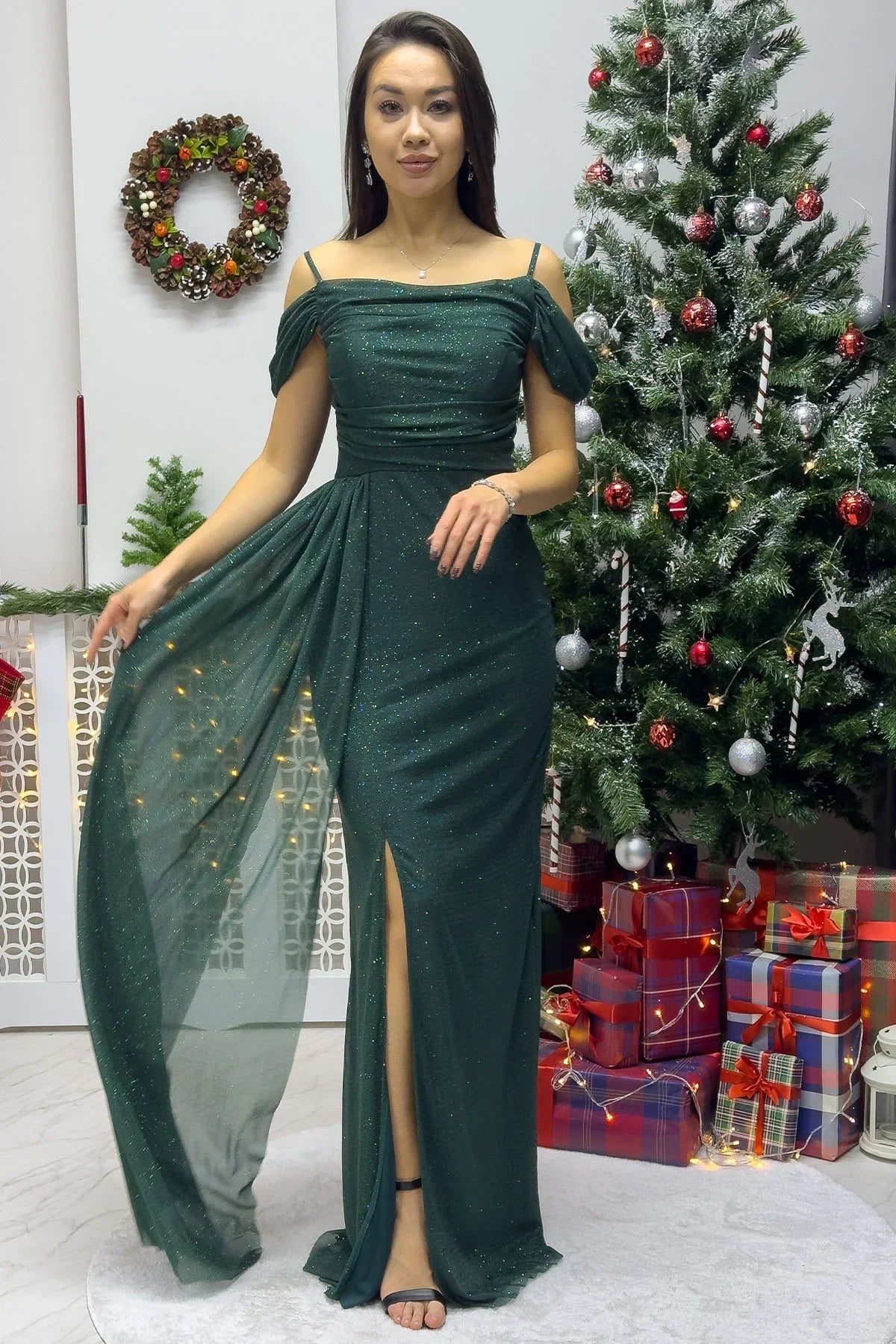 Women's Emerald Green Strap Off-Shoulder Yırtmaç Detail Evening Gown
