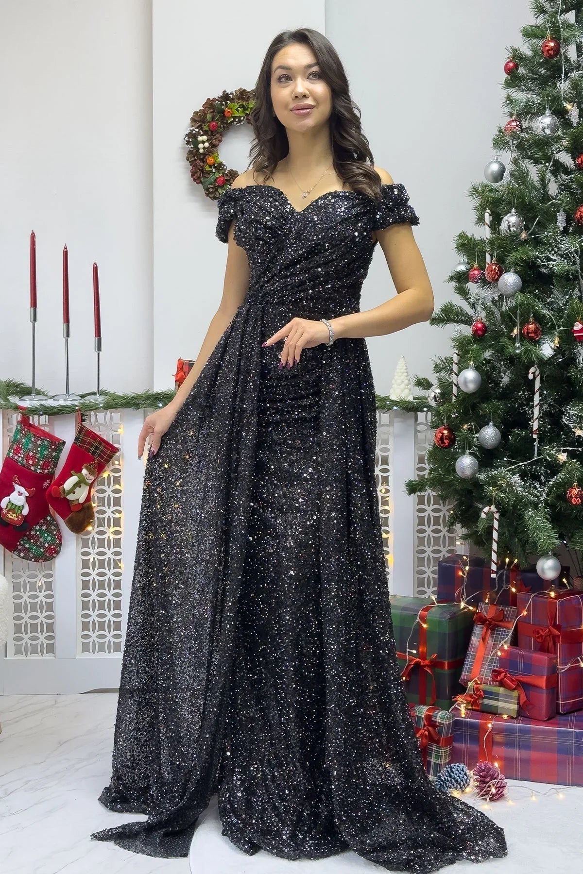 Women's Black Off-Shoulder Sequinli Sweetheart Neck Train Evening Gown