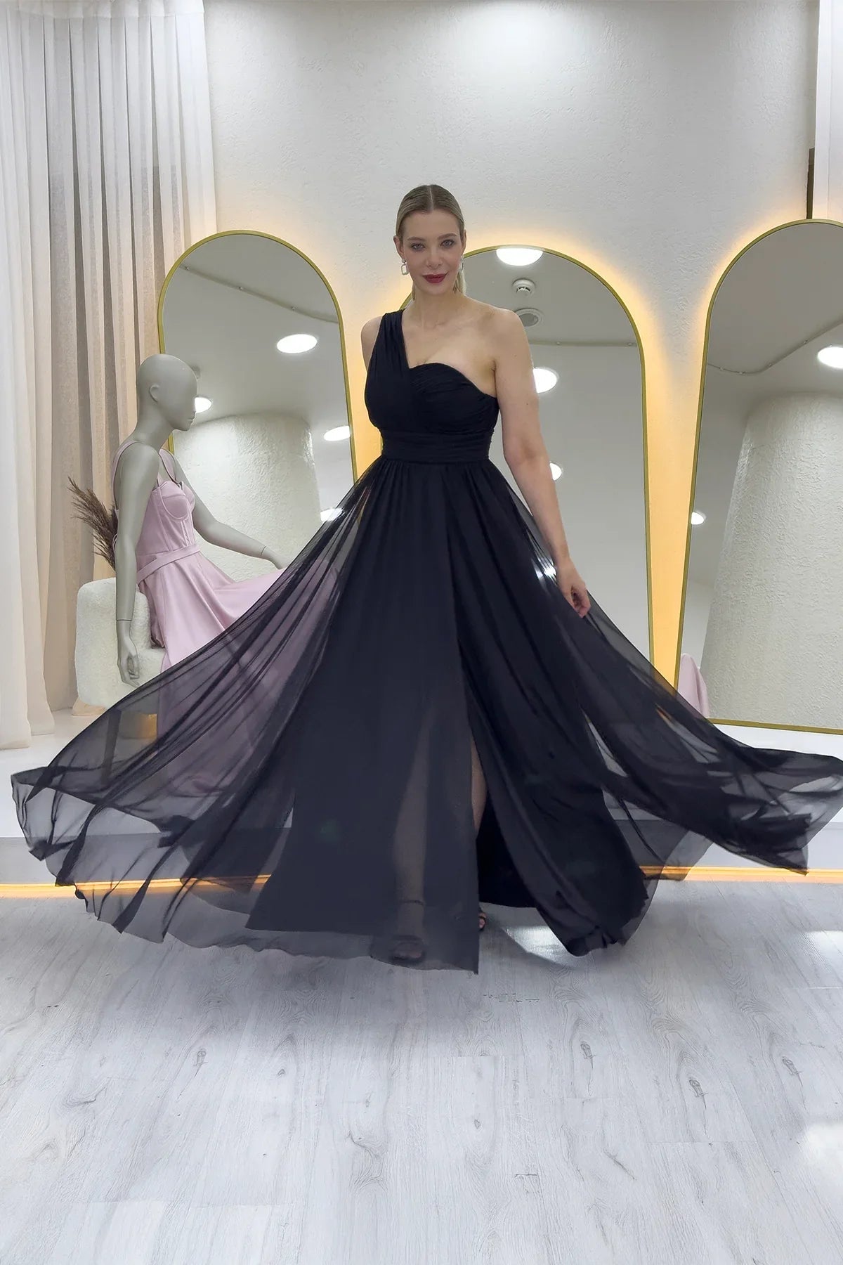 Women's Black Tek Omuz Piliseli Flared Evening Gown