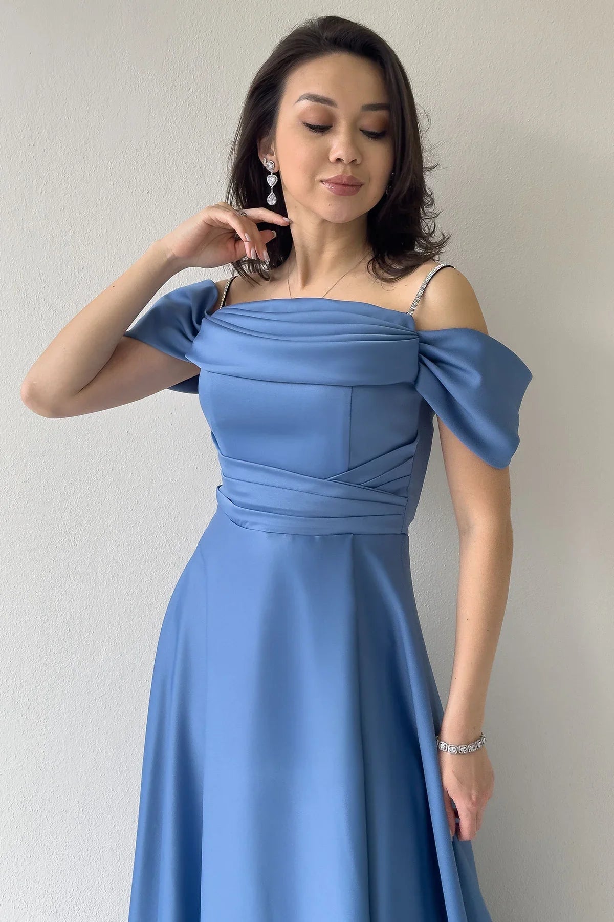 Women's Indigo Taş Strap Off-Shoulder Satin Slit Evening Gown