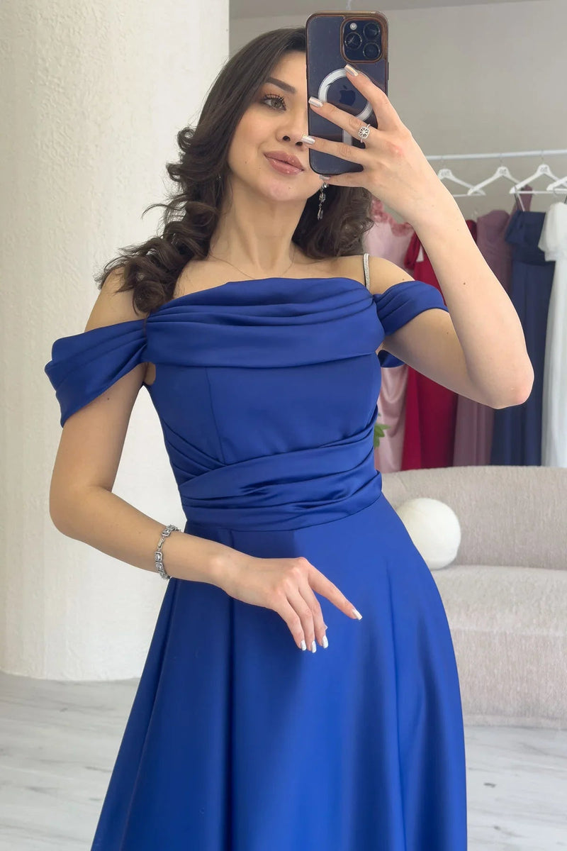 Women's Saxe Bluesi Taş Strap Off-Shoulder Satin Slit Evening Gown