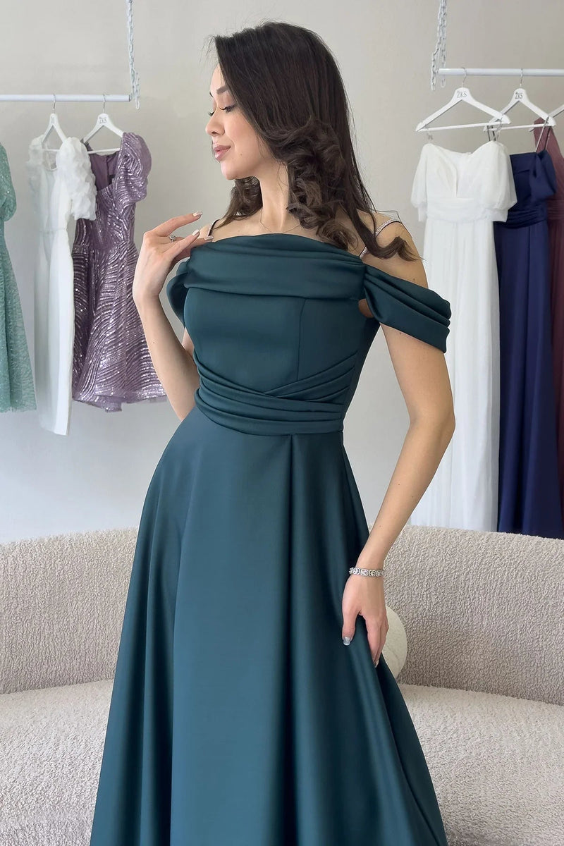 Women's Emerald Green Taş Strap Off-Shoulder Satin Slit Evening Gown