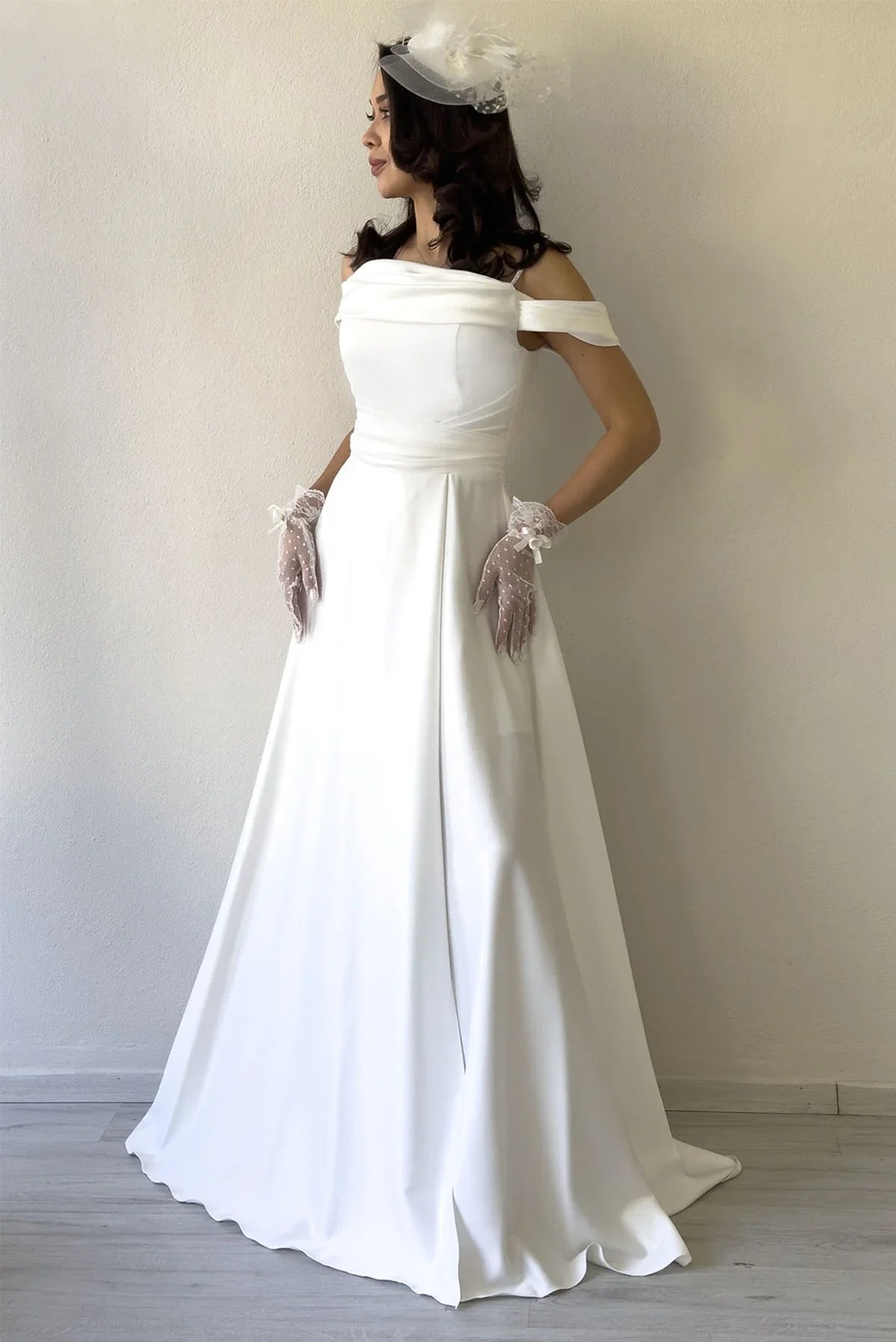 Women's White Taş Strap Off-Shoulder Satin Slit Evening Gown