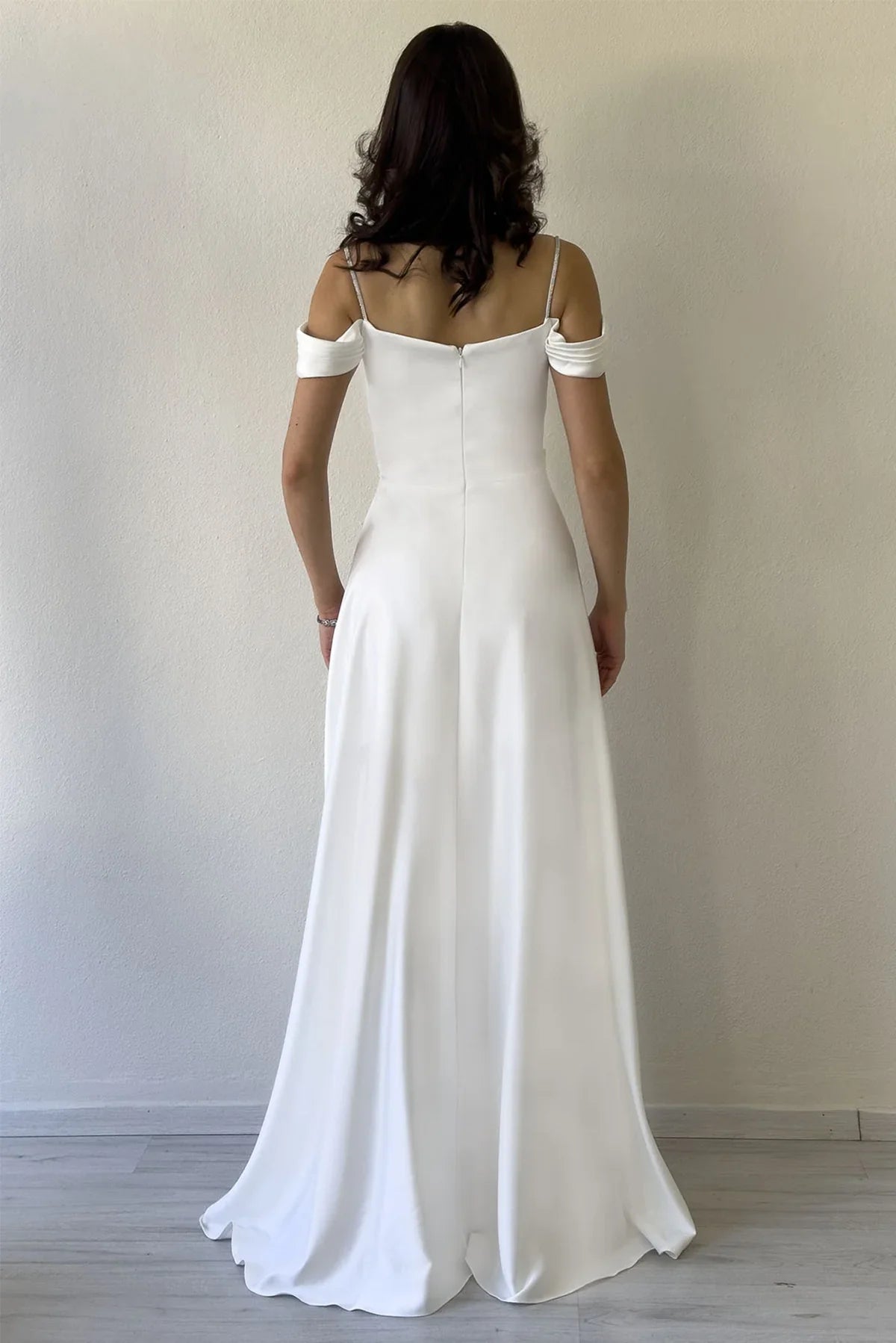 Women's White Taş Strap Off-Shoulder Satin Slit Evening Gown