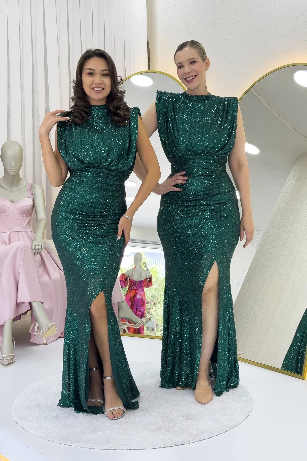 Women's Emerald Green High Neck Kuşak Detail Slit Sequin Evening Gown