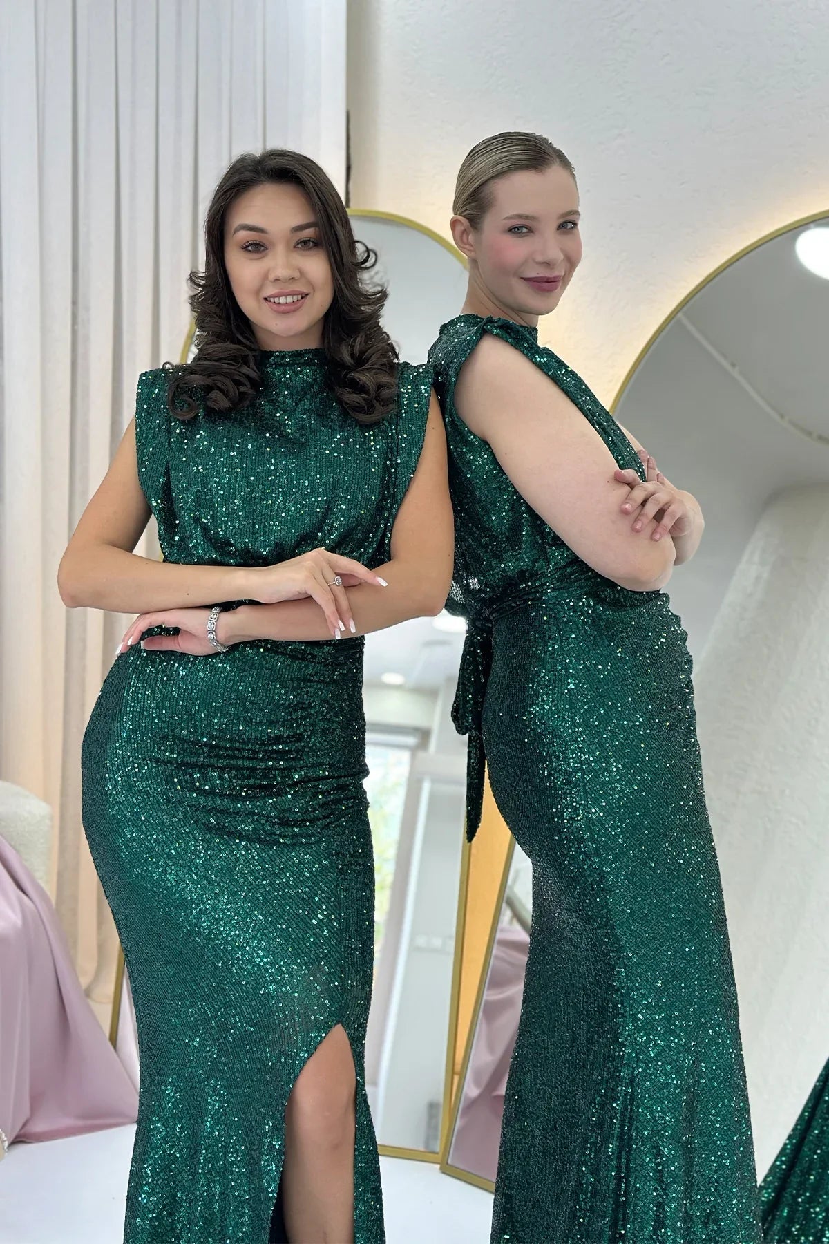 Women's Emerald Green High Neck Kuşak Detail Slit Sequin Evening Gown