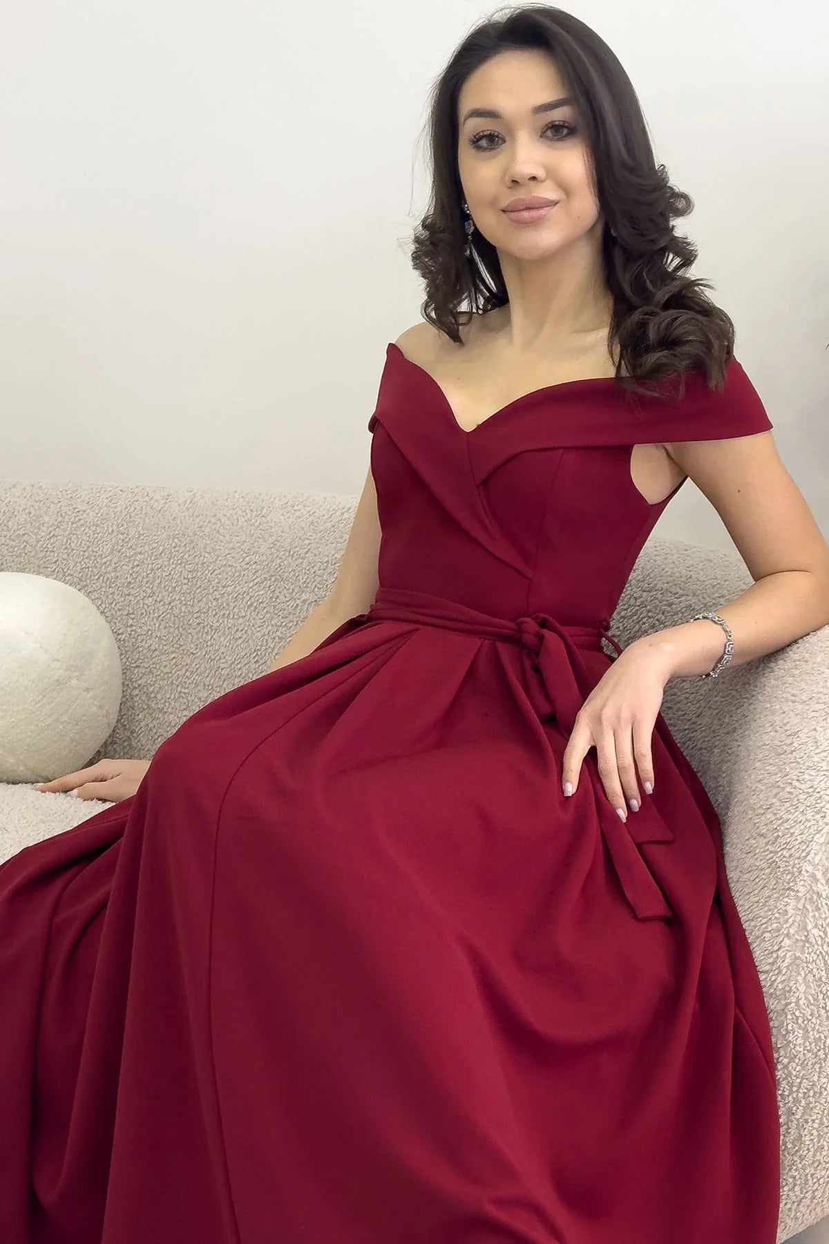 Women's Burgundy Sweetheart Neck Belted Midi Dress