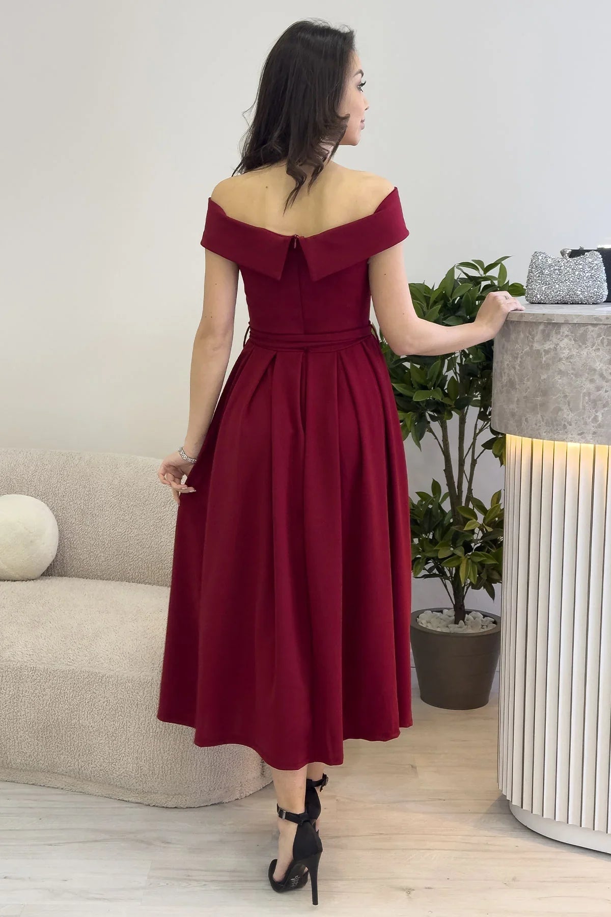 Women's Burgundy Sweetheart Neck Belted Midi Dress