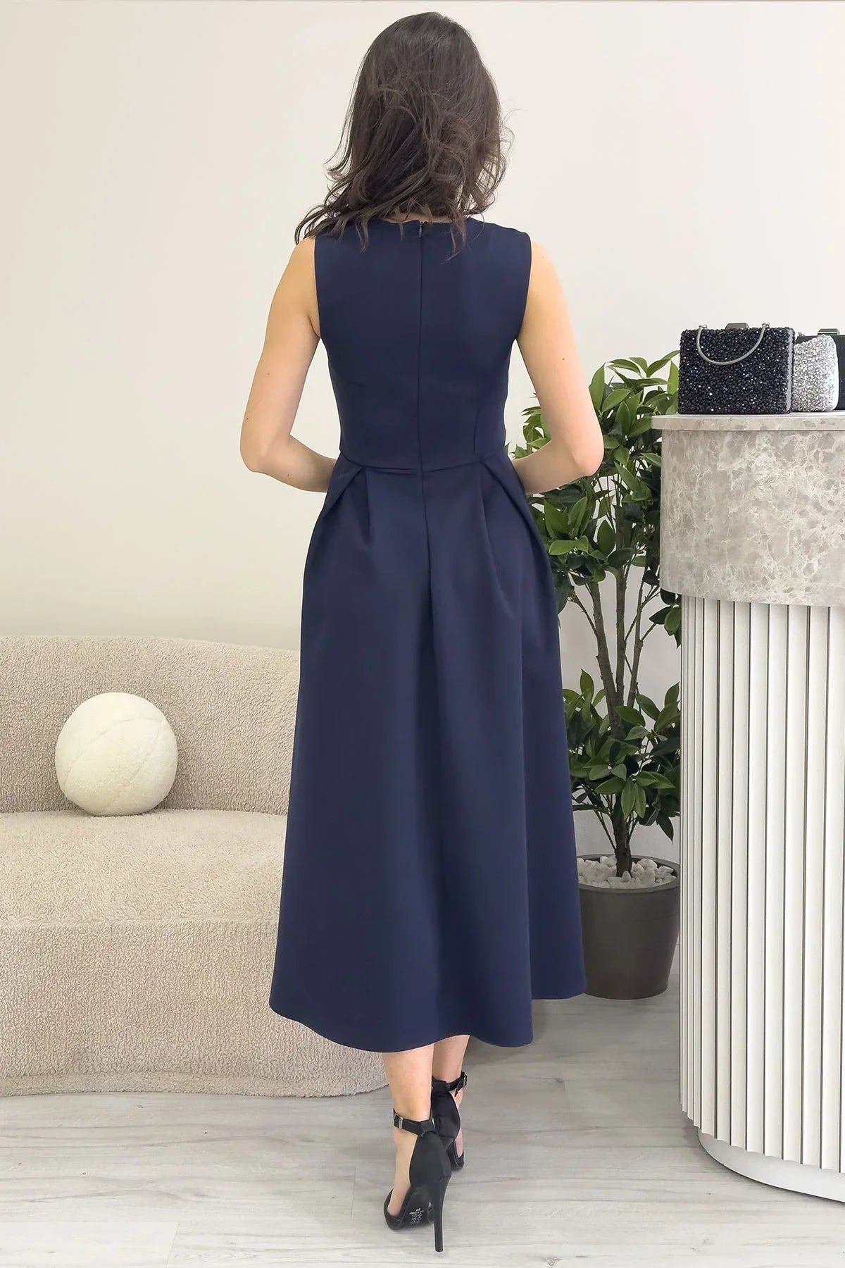 Women's Navy Blue V-Neck Düğme Detail Piliseli Midi Dress