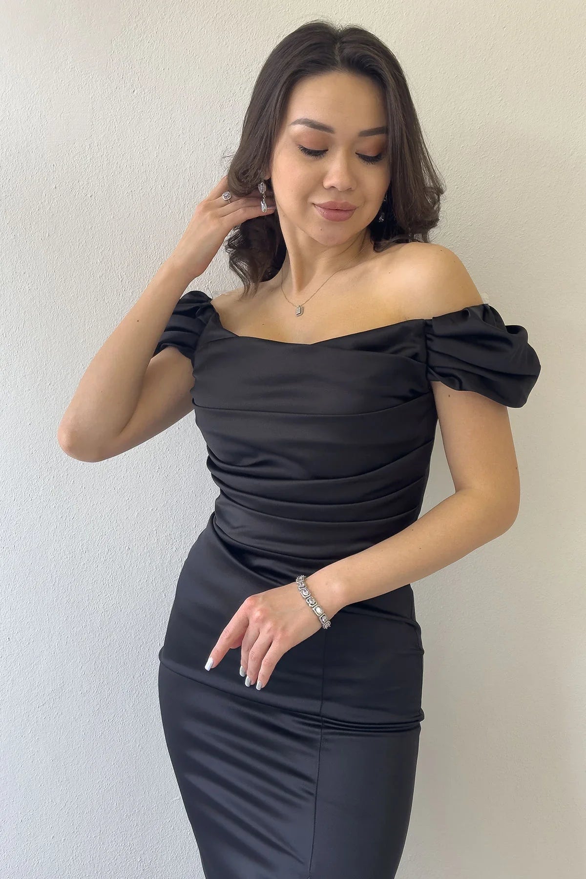 Women's Black Off-Shoulder Satin Draped Slit Midi Evening Gown