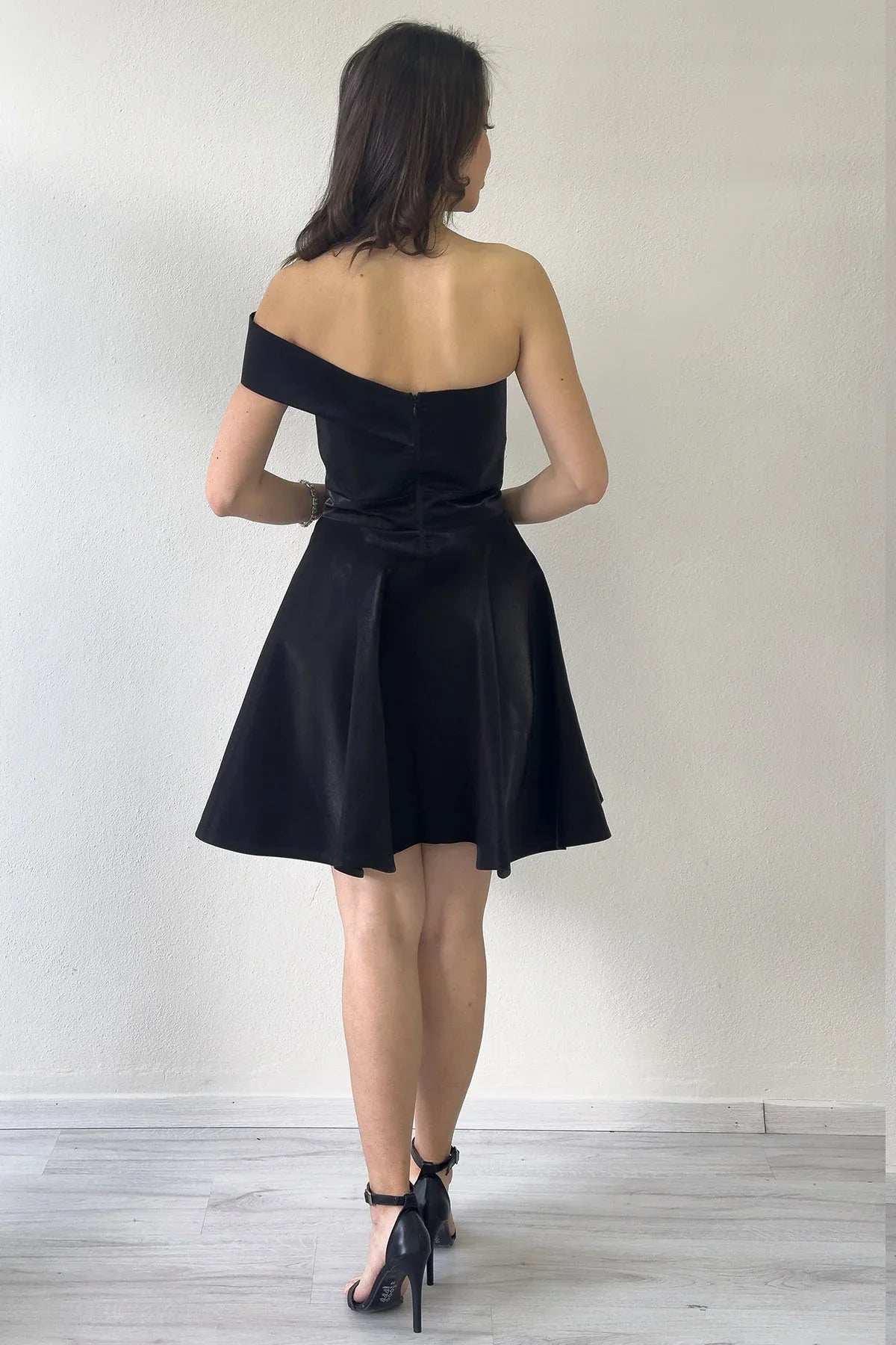 Women's Black Tek Omuz Taş Detail Mini Flared Satin Evening Gown