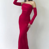 فستان سهرة أحمر بدون حمالات من الساتان بتصميم ذيل السمكة