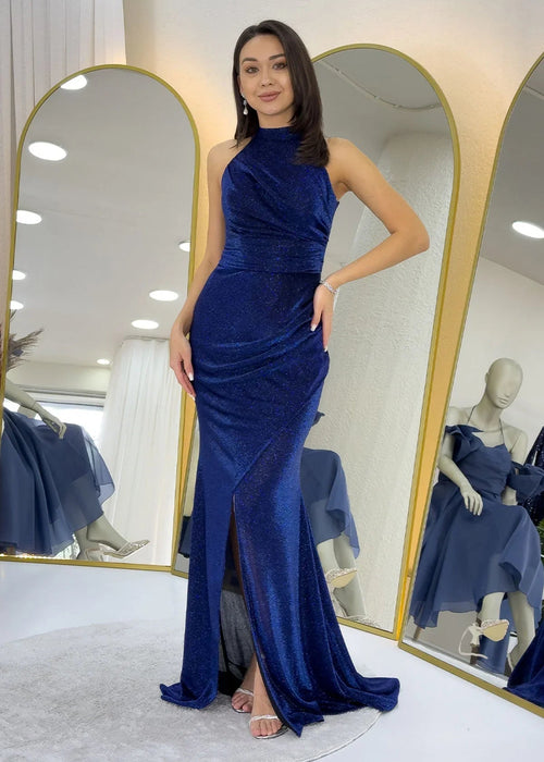 فستان سهرة ماكسي من قماش لامع باللون الأزرق الداكن