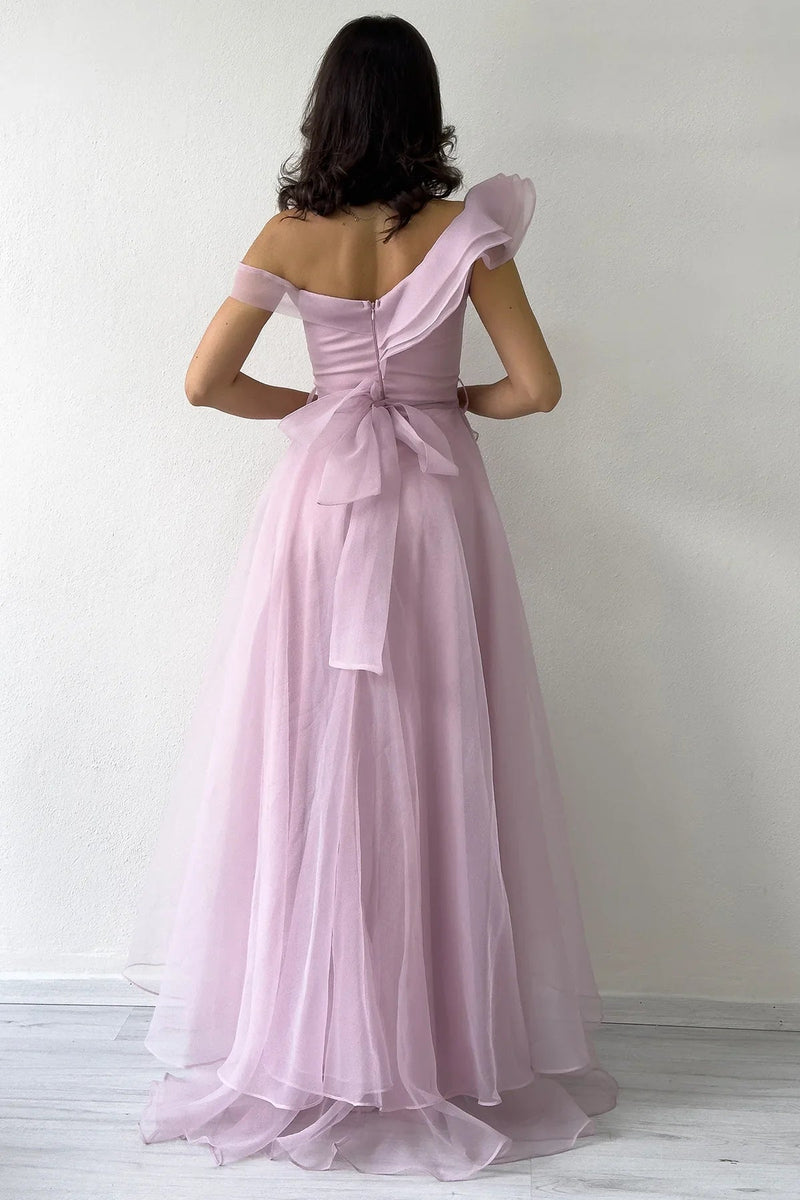 فستان سهرة من التول بلون وردي فاتح غير متماثل