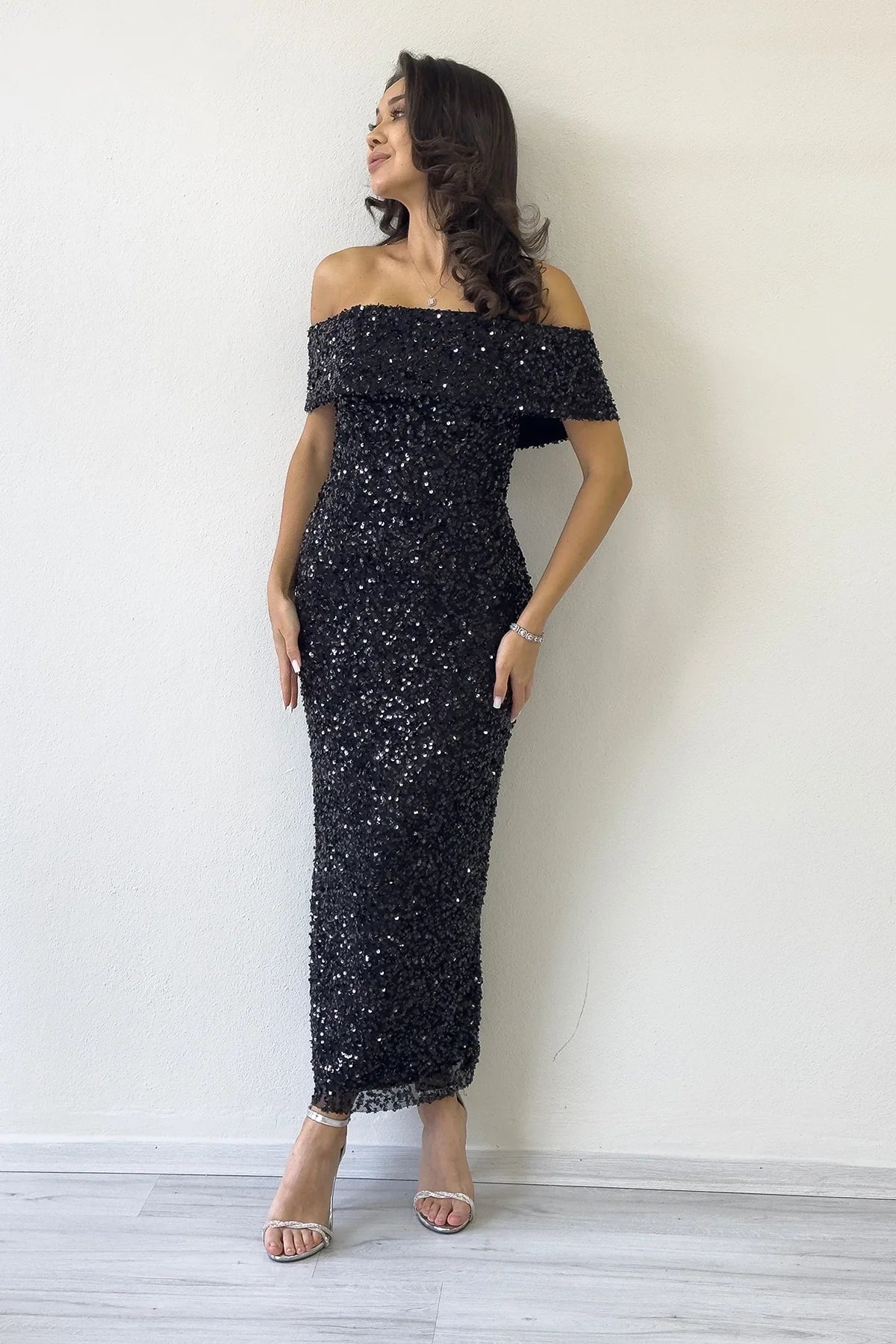 Women's Black Madonna Collar Sequin Embellished Pencil Midi Evening Gown