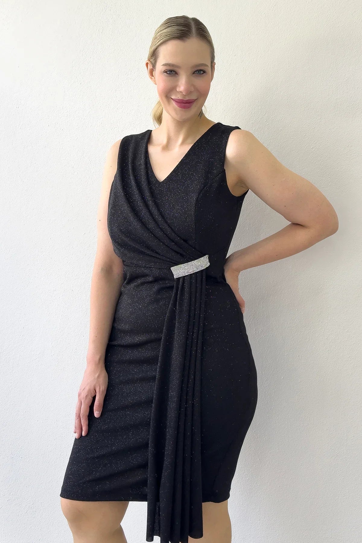 Women's Black V-Neck Glitter Sleeveless Taş Detail Plus Size Evening Gown