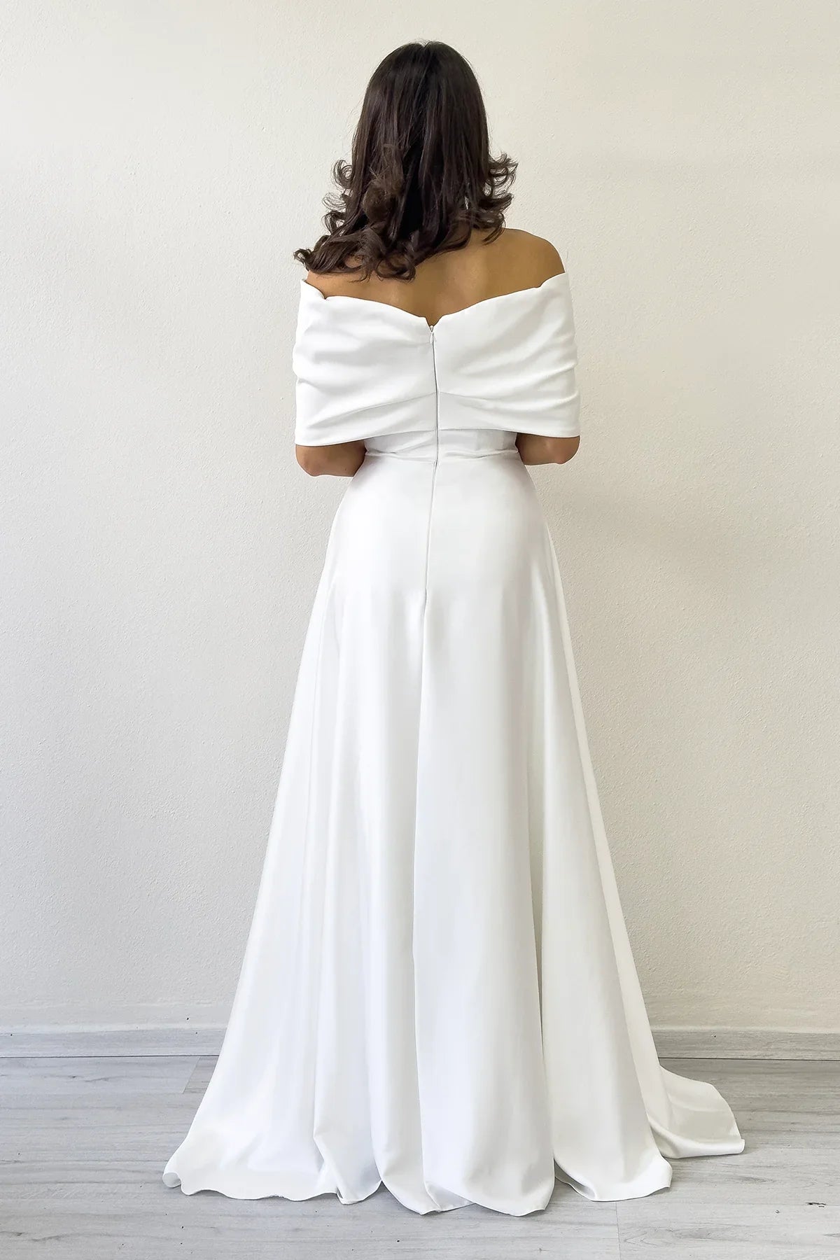 Women's White Fiyonk Neck Crystal Embellished Satin Evening Gown