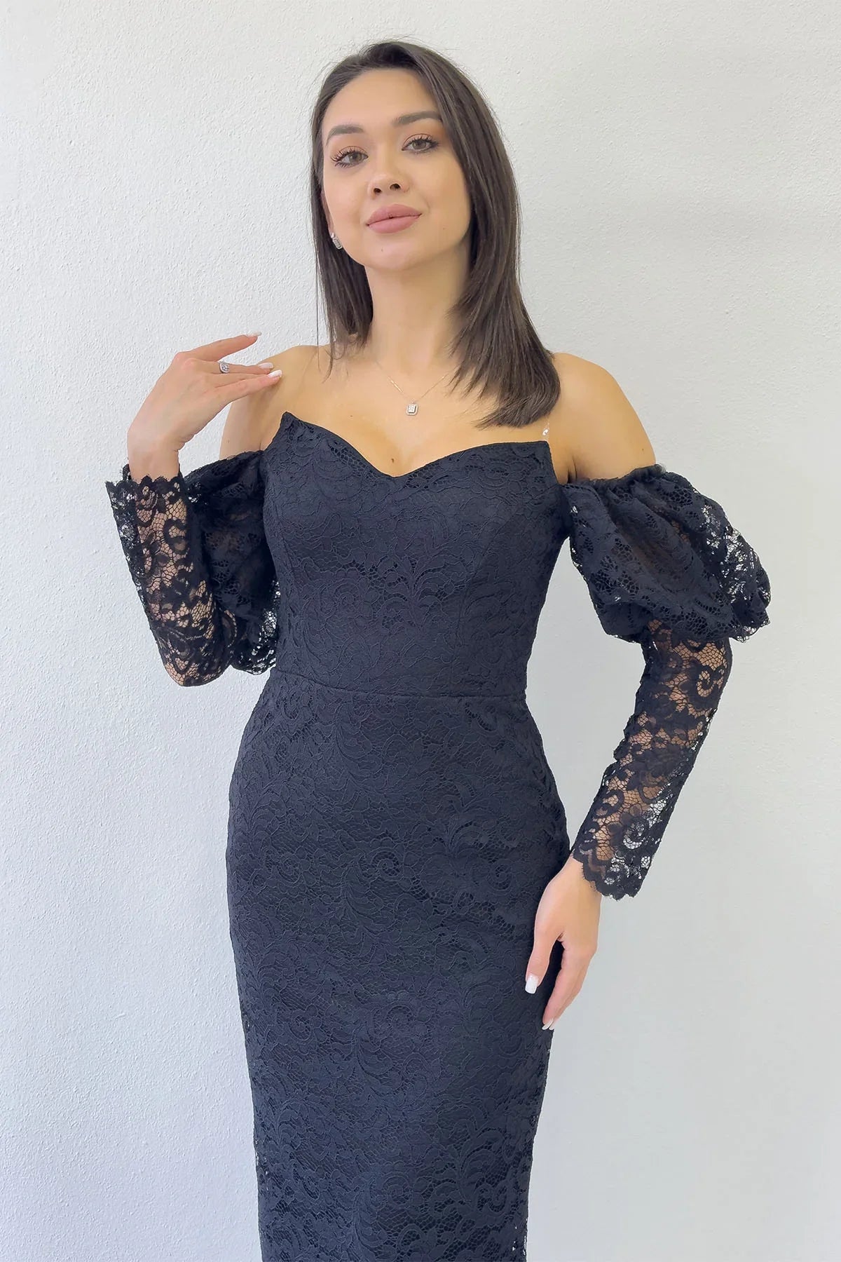 Women's Black Off-Shoulder Balloon Sleeve Lace Evening Gown