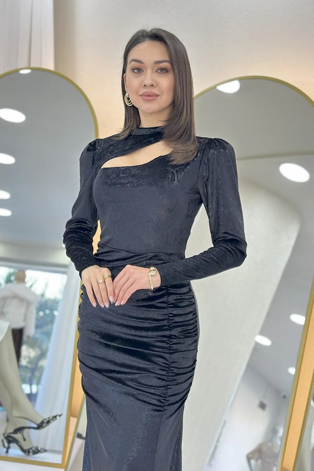 Women's Black Neck Decollete Velvet Dokulu Draped Slit Evening Gown