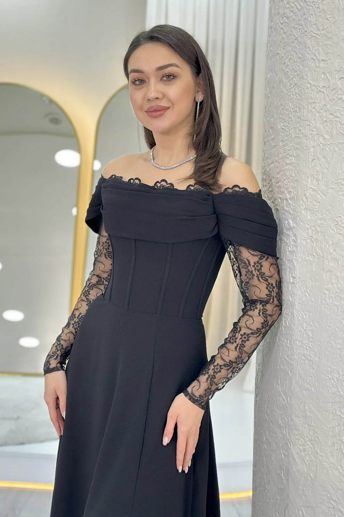 Women's Black Lace Sleeve Slit Tasarım Evening Gown