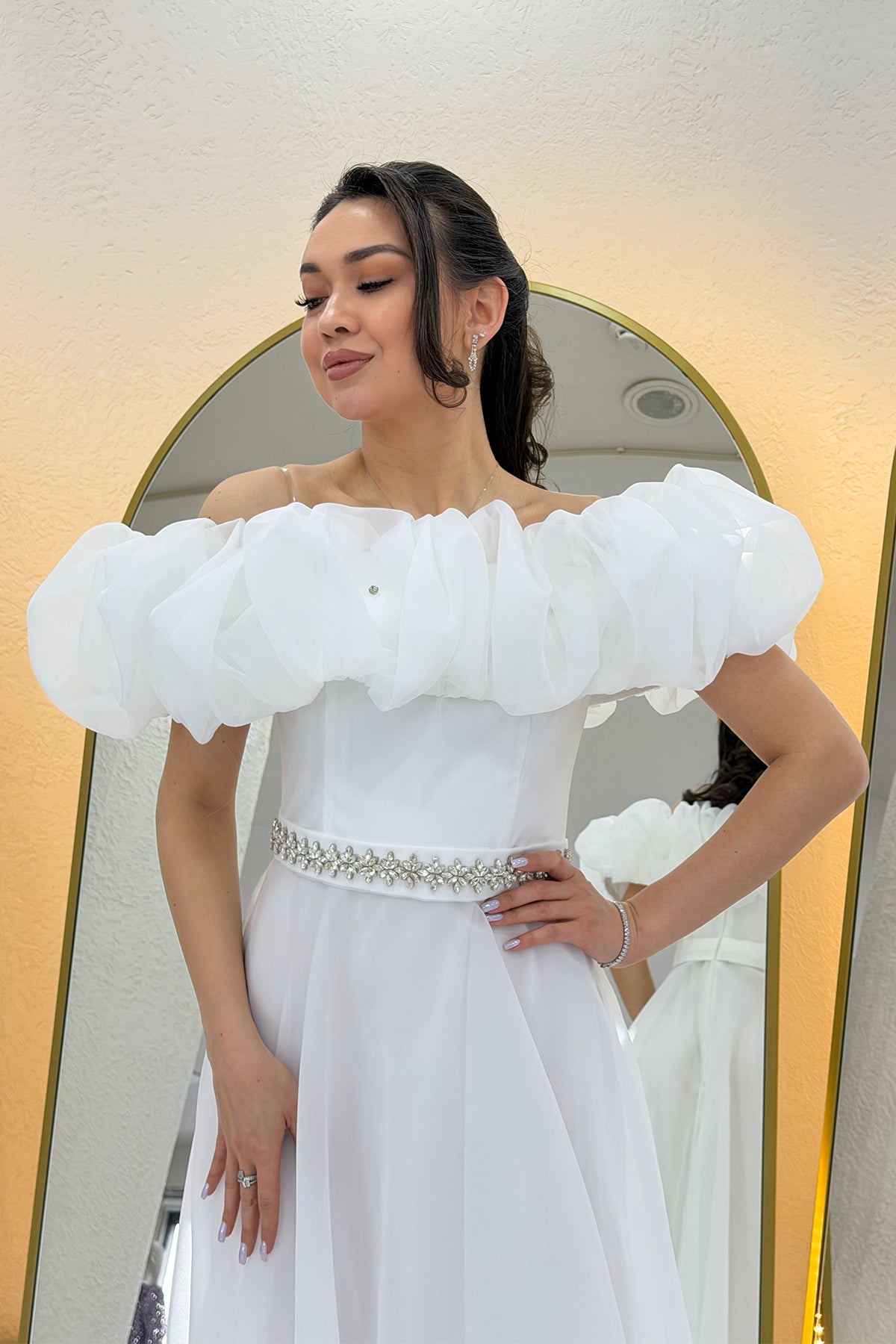 White Ruffled Collar Stone Belt Detail Tulle Wedding Princess Dress