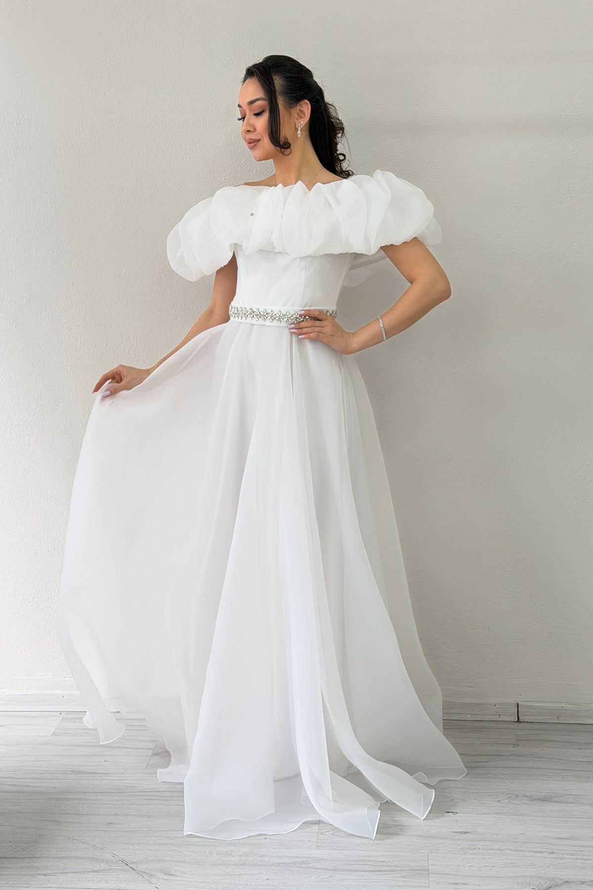 White Ruffled Collar Stone Belt Detail Tulle Wedding Princess Dress