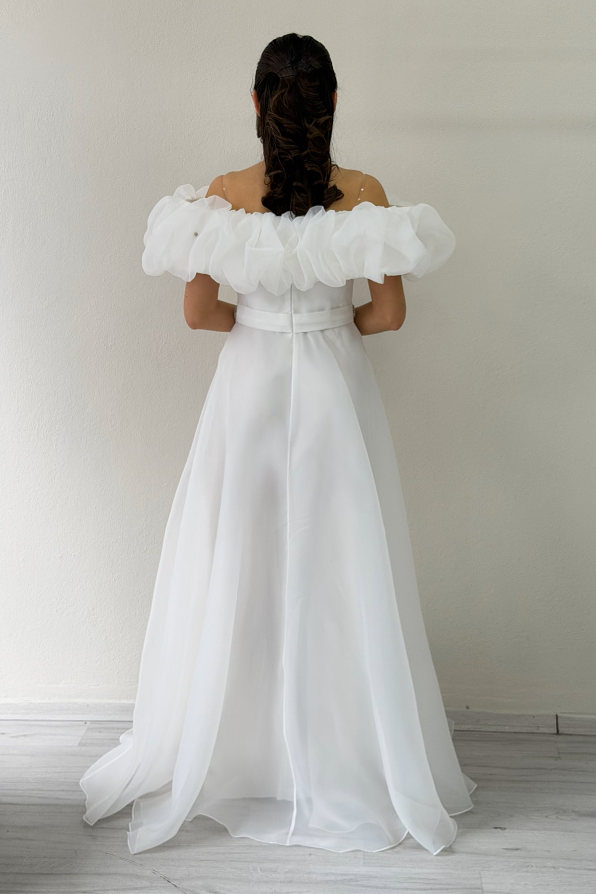 White Ruffled Collar Stone Belt Detail Tulle Wedding Princess Dress