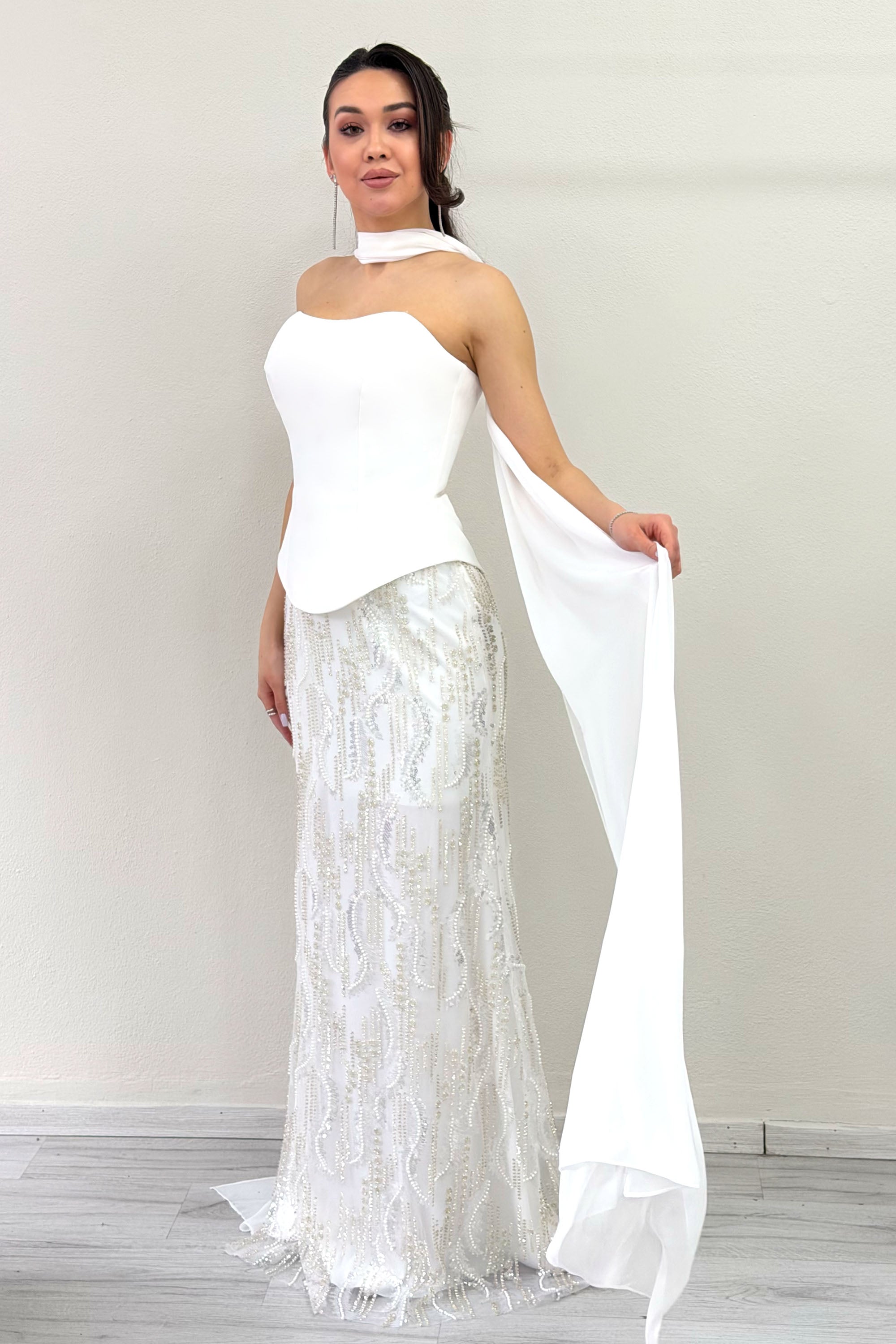 White Strapless Shawl-Detailed Embroidered Long Wedding Dress