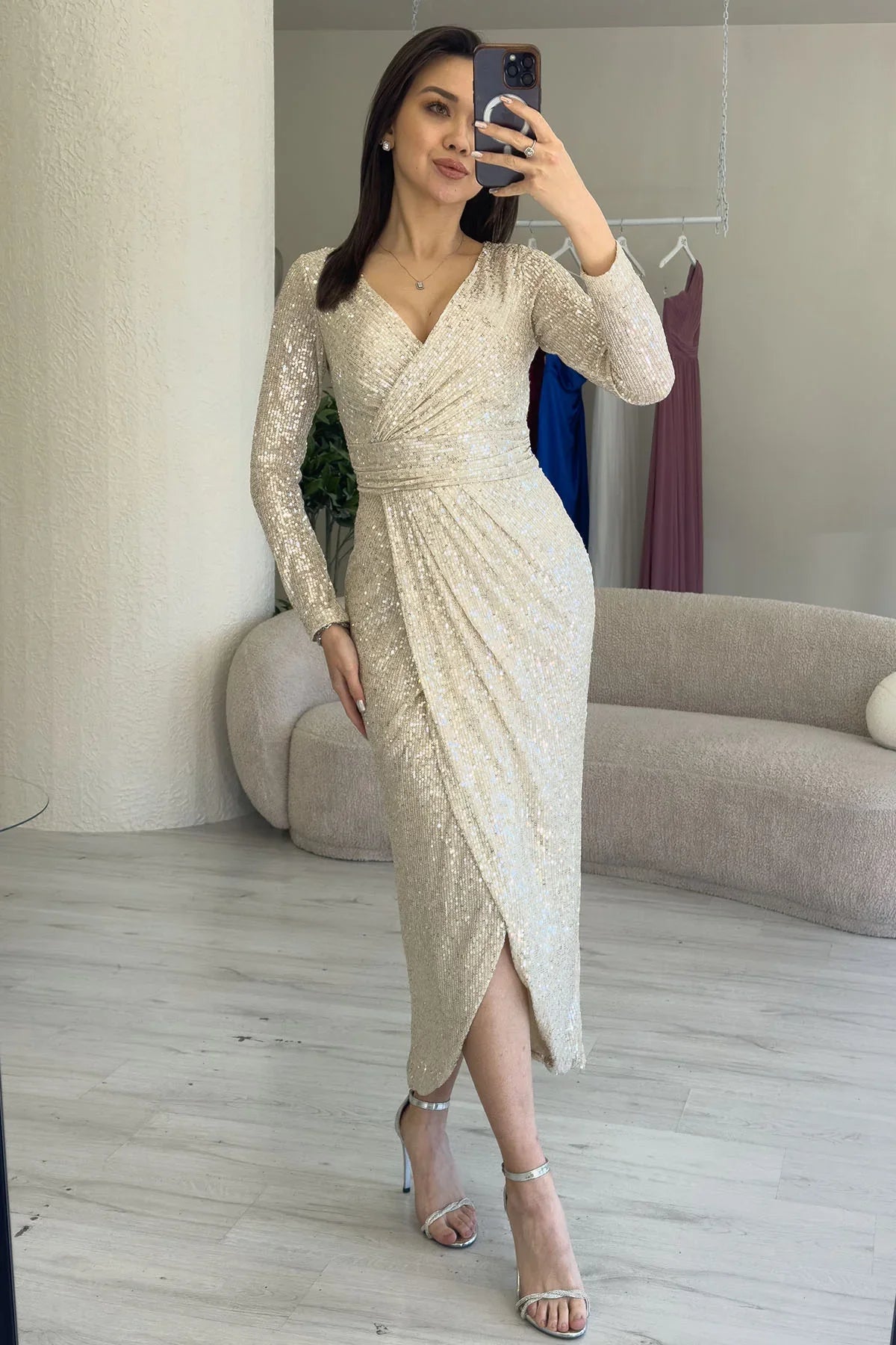 Women's Beige Wrap Neck Sequin Tasarım Long Sleevelu Evening Gown