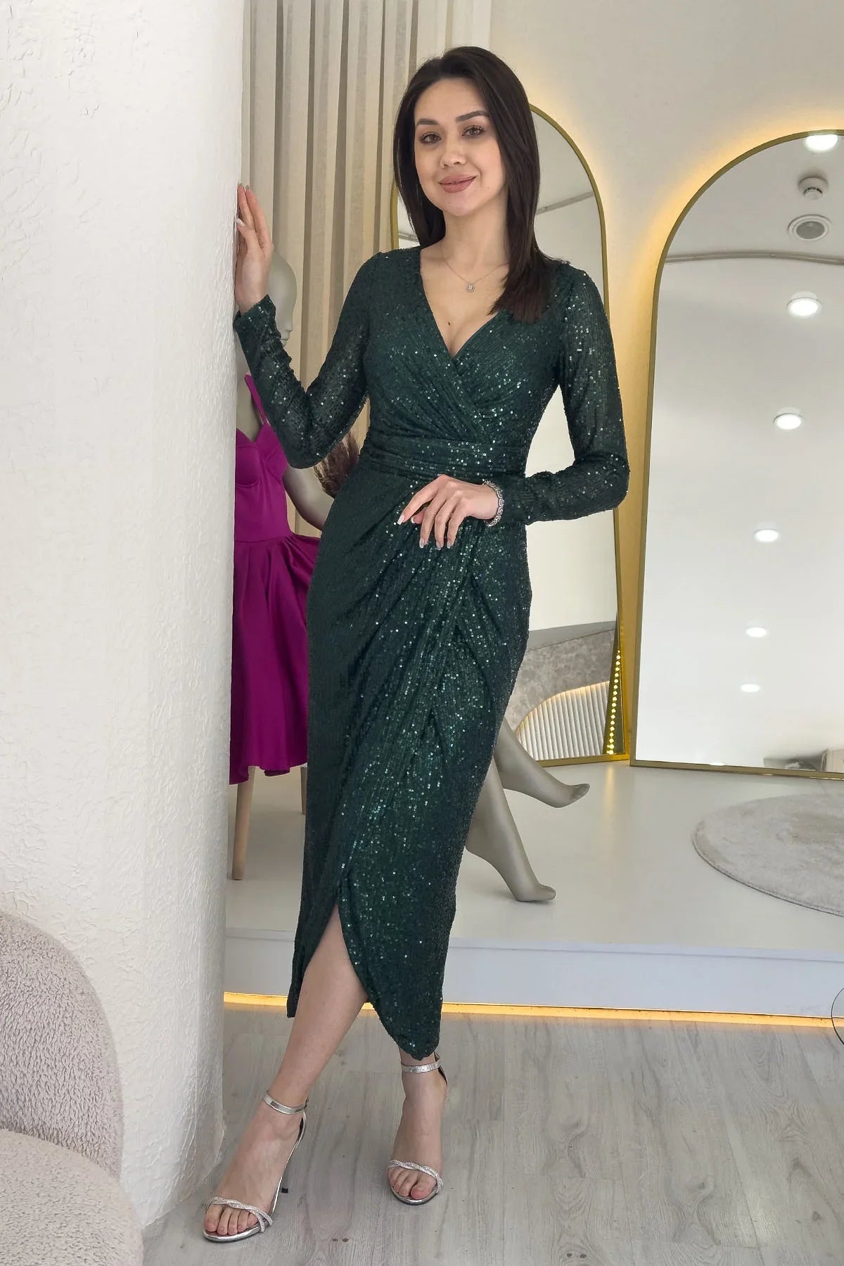 Women's Emerald Green Wrap Neck Sequin Tasarım Long Sleevelu Evening Gown