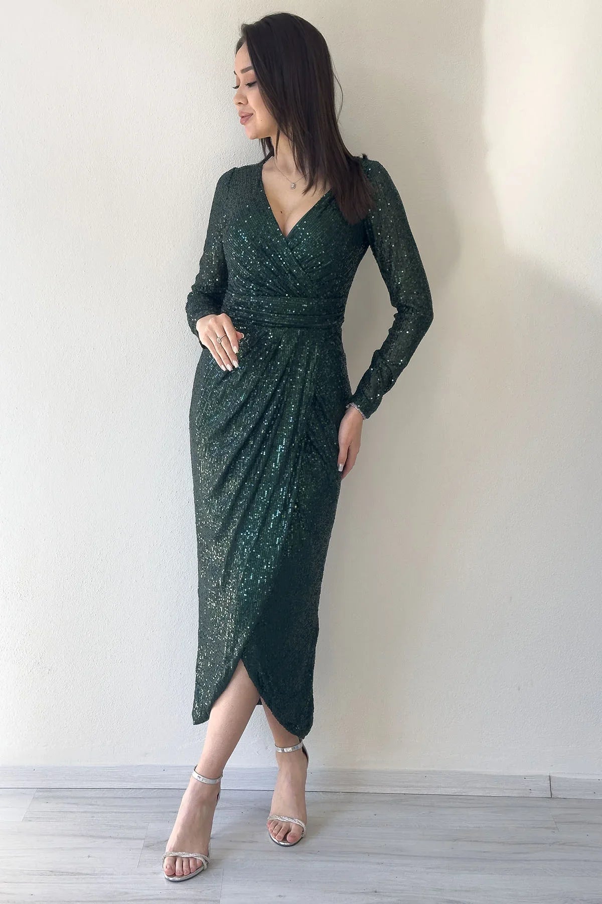 Women's Emerald Green Wrap Neck Sequin Tasarım Long Sleevelu Evening Gown