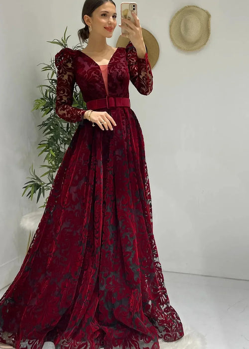 Burgunderfarbenes Maxi-Abendkleid mit Flockdruck