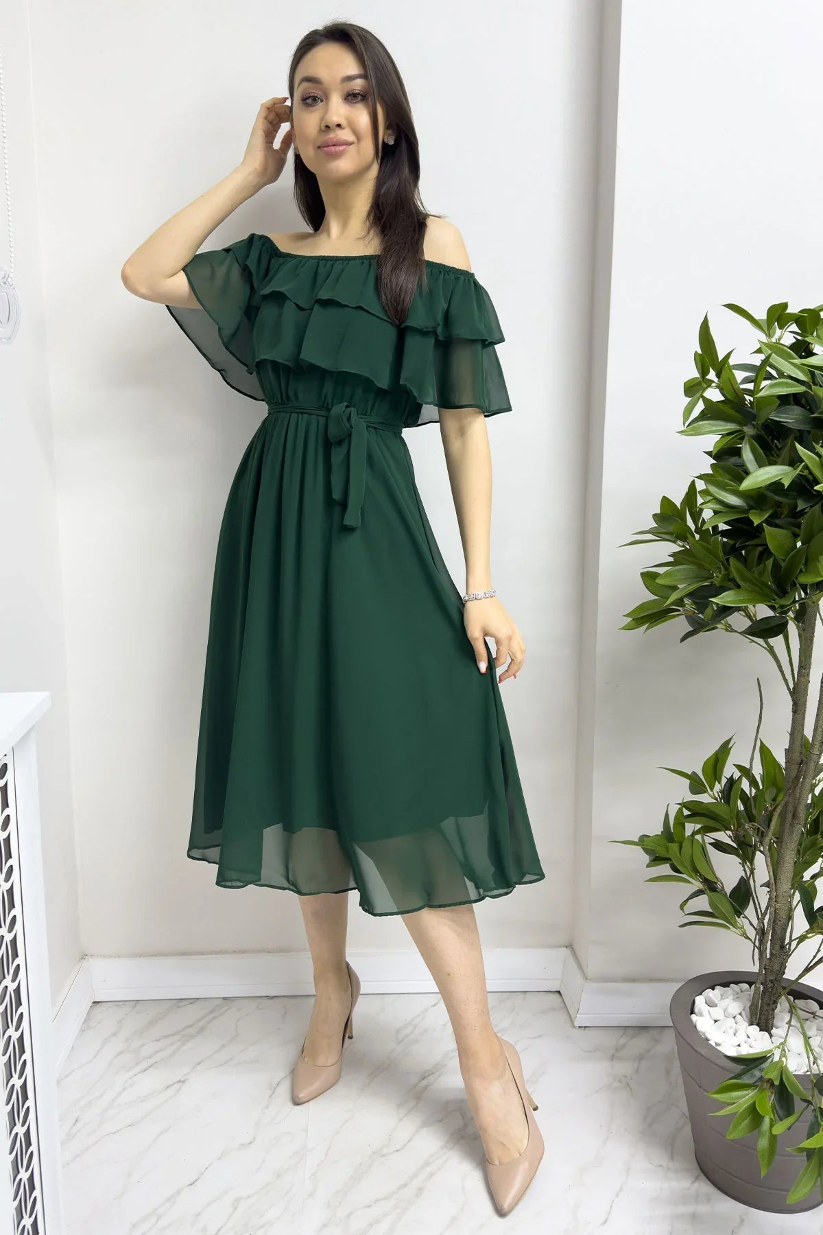 Women's Emerald Green Madonna Carmen Ruffle Neck Plus Size Chiffon Dress
