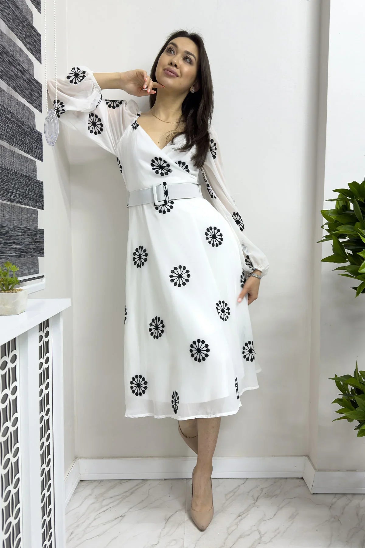 Women's White Çiçek Desen Wrap Neck Balloon Sleeve Belted Chiffon Dress