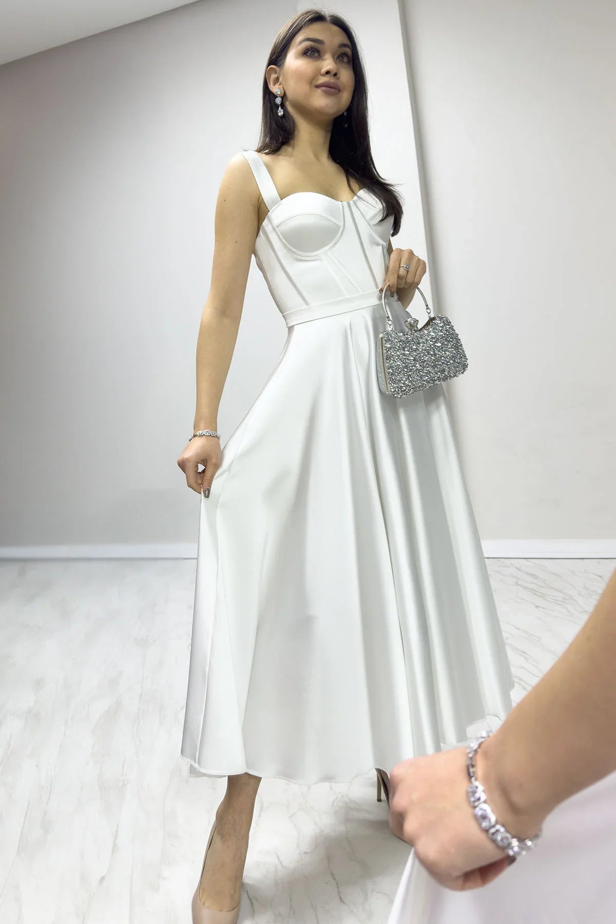 Women's White Gloplu Sırtı Bağcıklı Satin Strap Midi Evening Gown