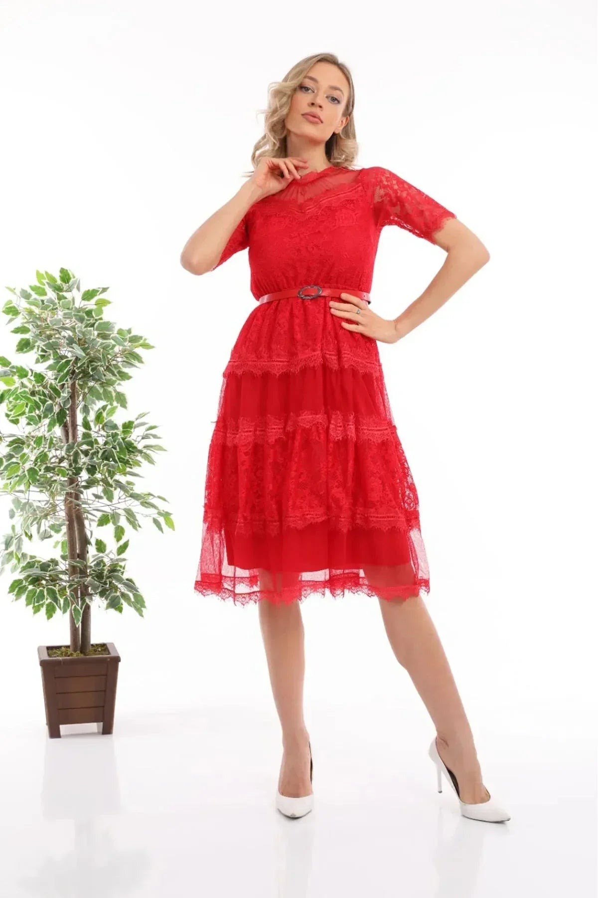Women's Red Short Sleeve Guipure Evening Gown