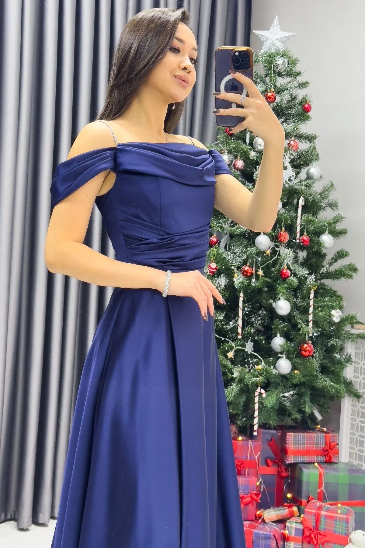 Women's Navy Blue Taş Strap Off-Shoulder Satin Slit Evening Gown - the ZKS