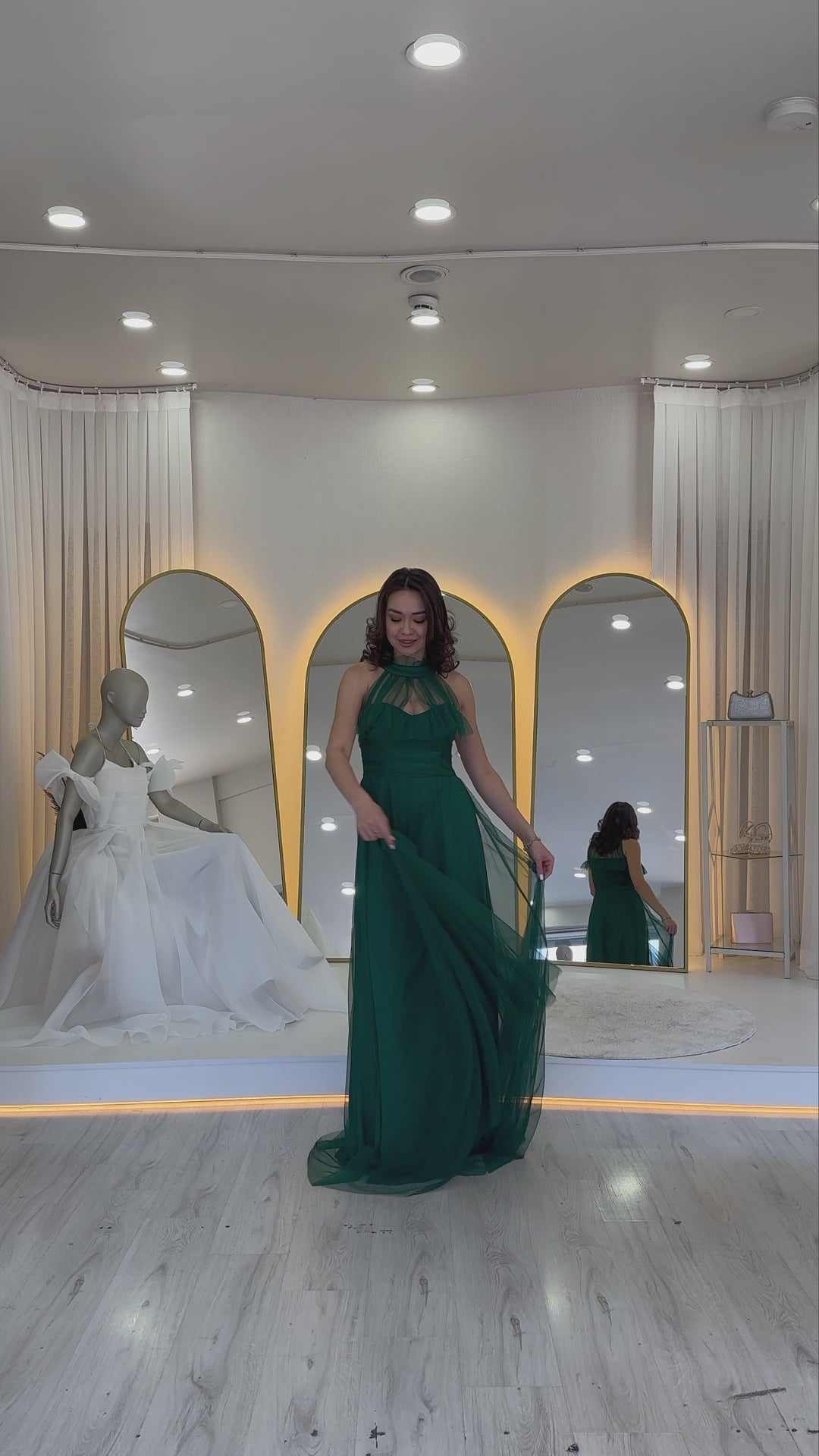 Women's Emerald Green Drapedd Sleevesuz Tulle Evening Gown