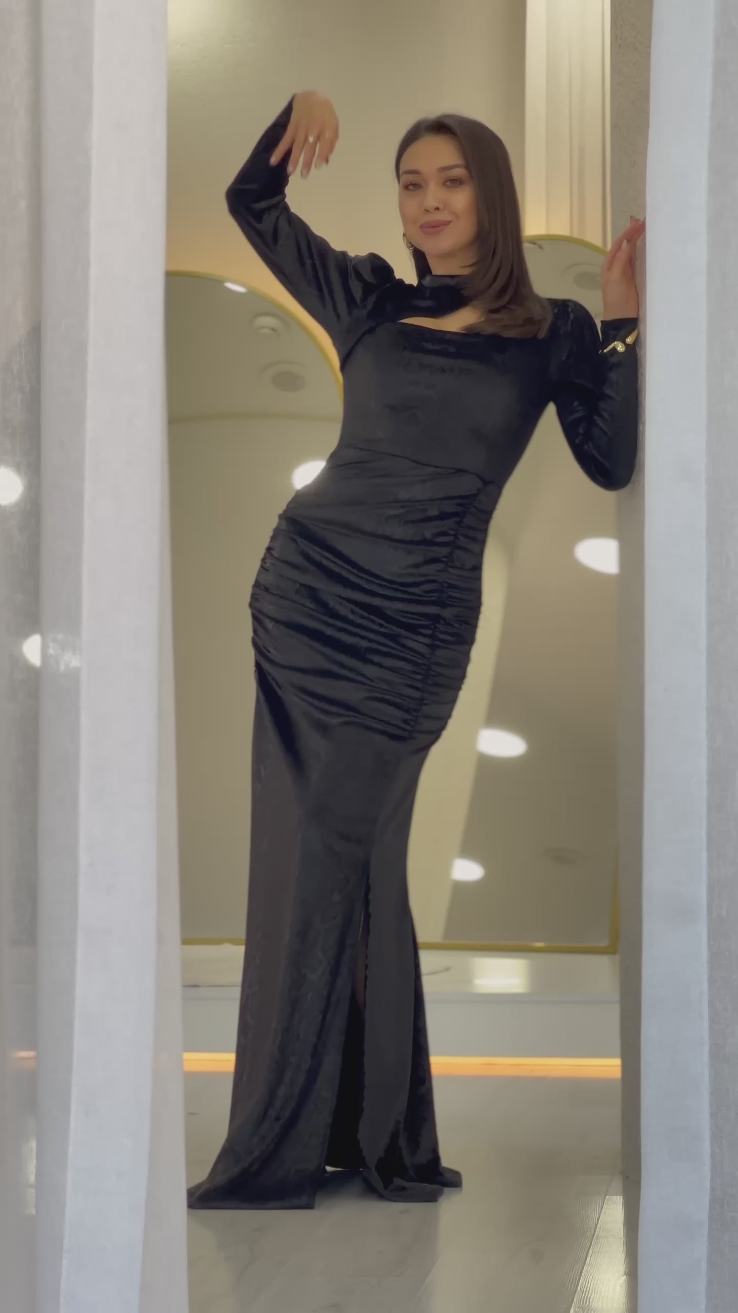 Women's Black Neck Dekolteli Velvet Dokulu Drapedd Slit Evening Gown