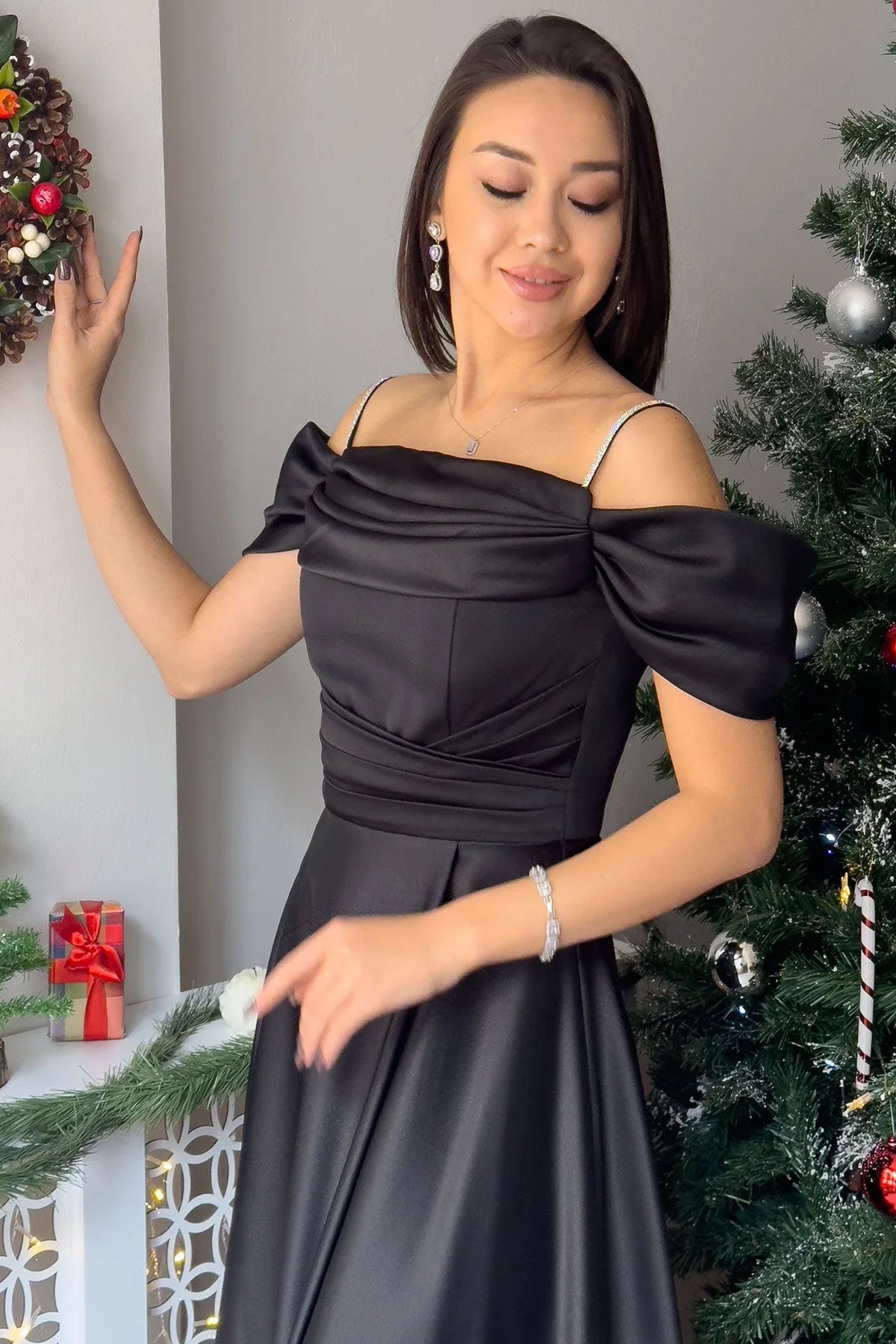 Women's Black Taş Strap Off-Shoulder Satin Slit Evening Gown - the ZKS