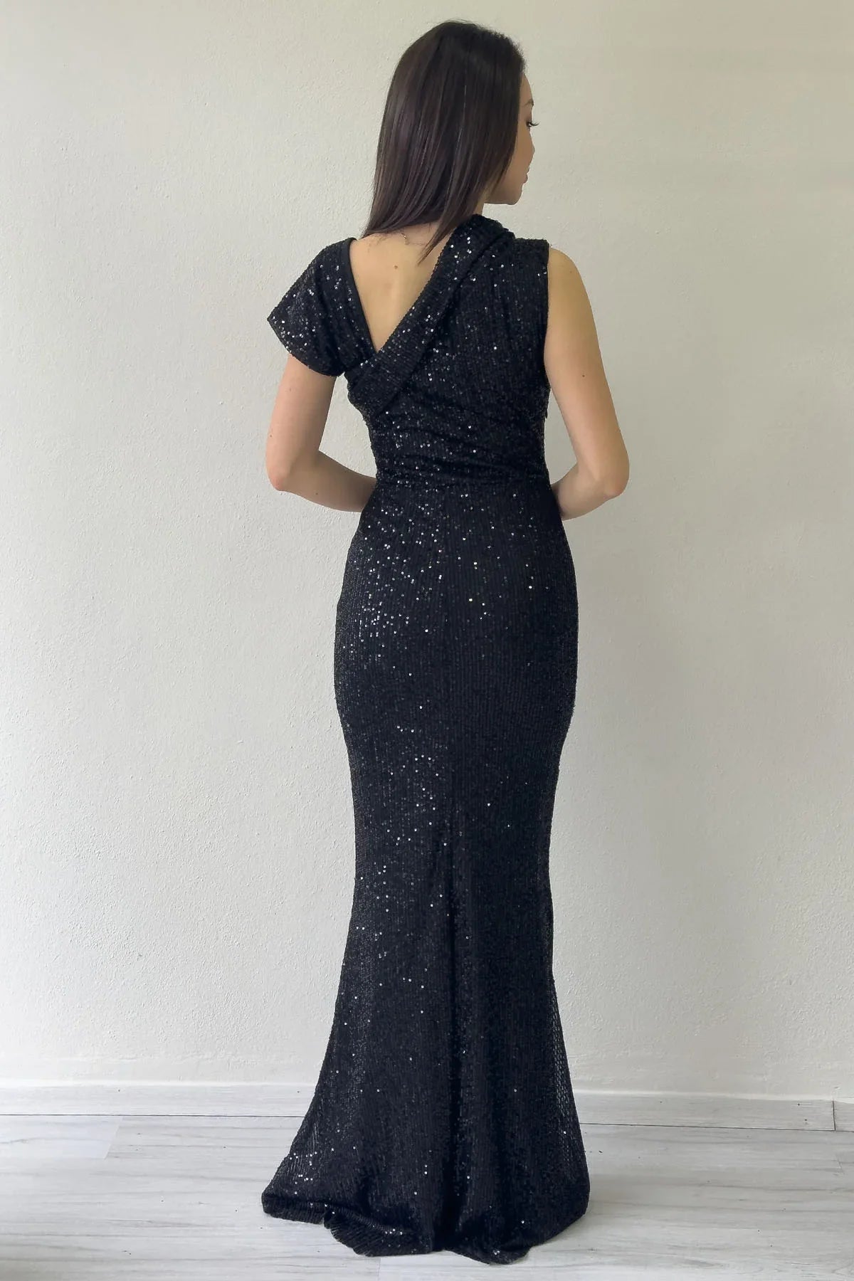 Women's Black Asymmetric Neck Sequin Plus Size Mermaid Evening Gown
